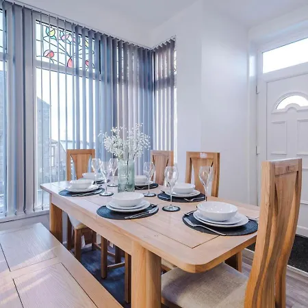 Cleckheaton Road Spacious Contractor By Furnished Accommodation, Long Welcome, Free Parking Сasa de vacaciones Bradford (West Yorkshire)