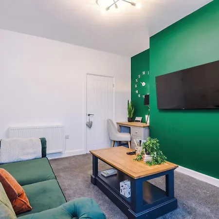 Cleckheaton Road Spacious Contractor By Furnished Accommodation, Long Welcome, Free Parking