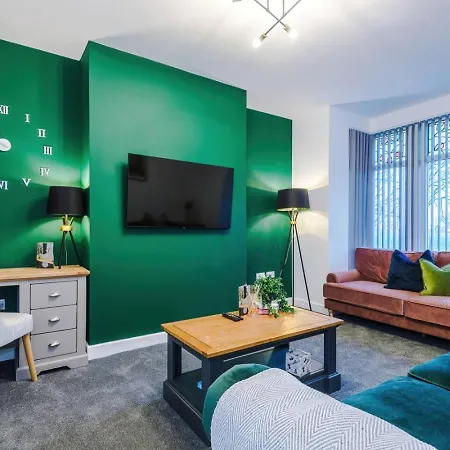 Сasa de vacaciones Cleckheaton Road Spacious Contractor By Furnished Accommodation, Long Welcome, Free Parking *