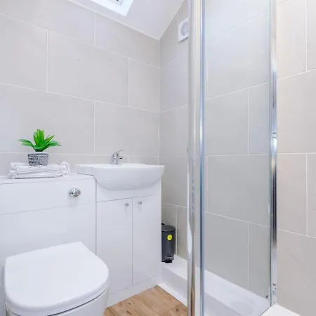 Cleckheaton Road Spacious Contractor By Furnished Accommodation, Long Welcome, Free Parking Сasa de vacaciones